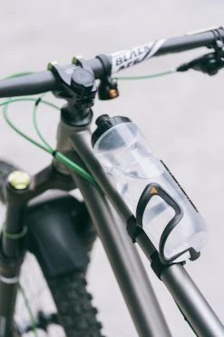 Aux Carbon Flessenkooi Met Riem Kit -Fietsuitrusting Winkel DSC08271M6HH7FNIMmuK3