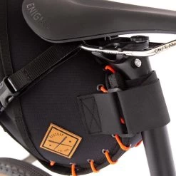 Restrap Zadeltas Met Drybag 8 L - Zwart -Fietsuitrusting Winkel OysVLBovQsysh0UGJtuA 00 8L Saddle Bag7 1000x