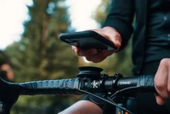 Fidlock VACUUM Stuurhouder - Zwart 15 Fidlock VACUUM Stuurhouder - Zwart -Fietsuitrusting Winkel VB 0001A BLK fidlock VACUUM handelbarbase outdoor 02