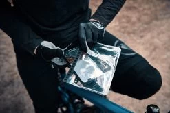 Fidlock VACUUM Uni Telefoonhoesje - M Zwart 22 Fidlock VACUUM Uni Telefoonhoesje - M Zwart -Fietsuitrusting Winkel VC 01100 BLK fidlock VACUUM uniphonecas M outdoor 01