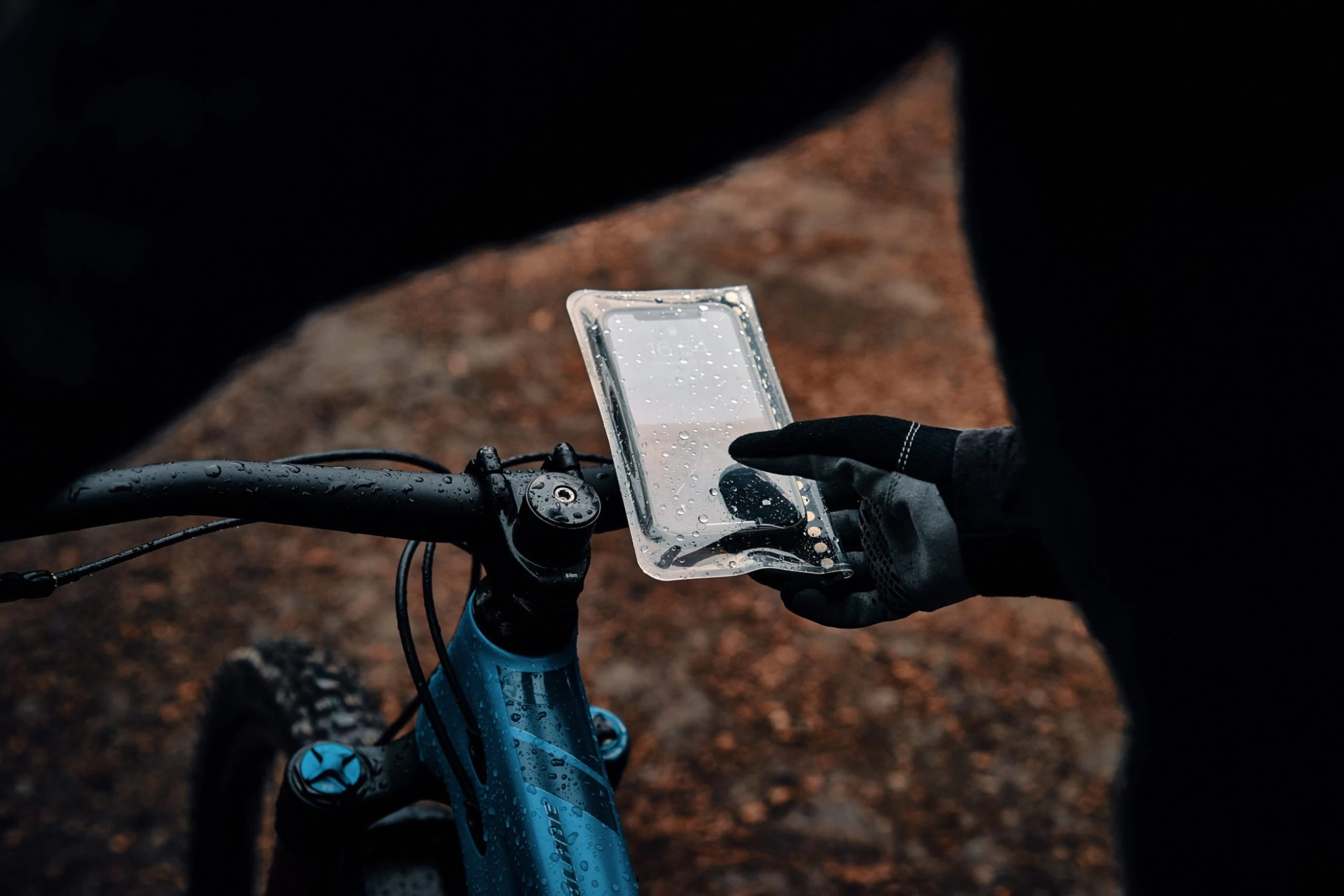 Fidlock VACUUM Uni Telefoonhoesje - M Zwart 11 Fidlock VACUUM Uni Telefoonhoesje - M Zwart - Afbeelding 9