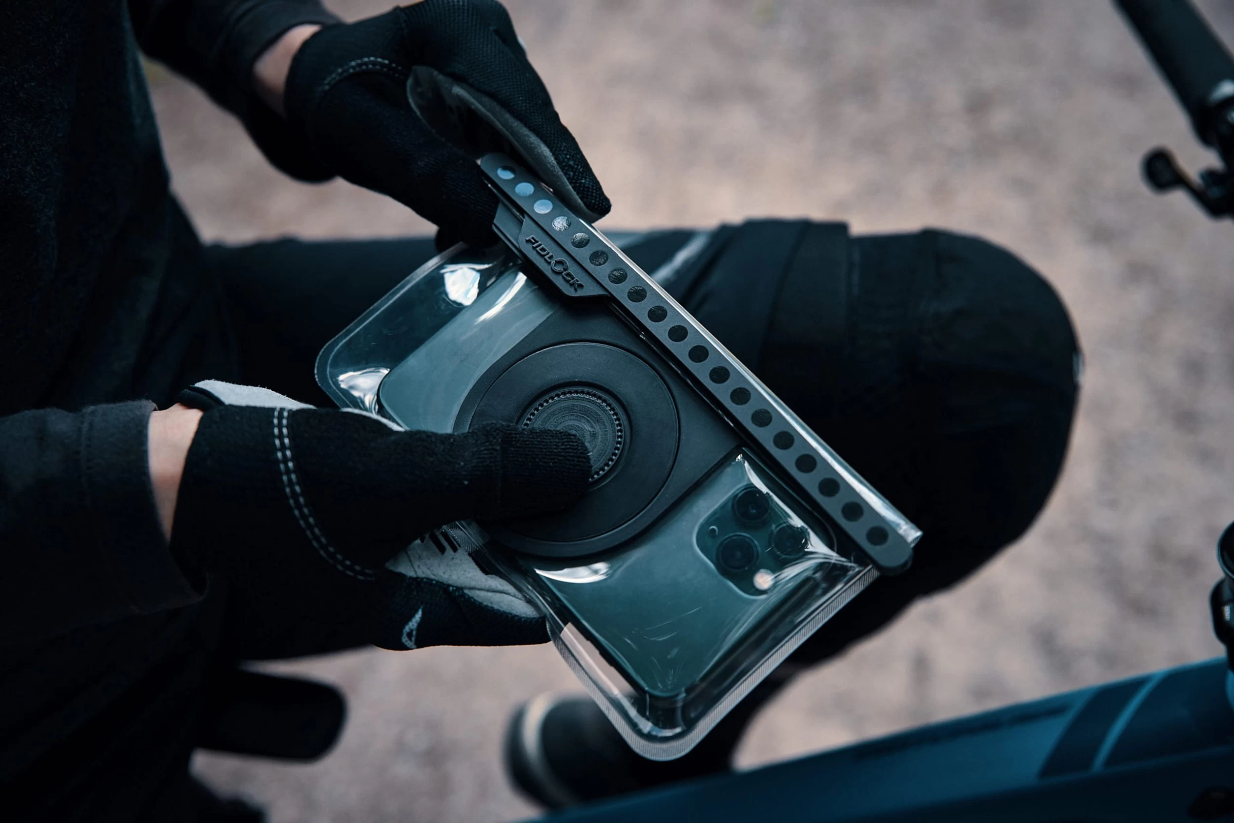 Fidlock VACUUM Uni Telefoonhoesje - M Zwart 12 Fidlock VACUUM Uni Telefoonhoesje - M Zwart - Afbeelding 10