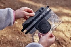 Fidlock VACUUM Uni Telefoonhoesje - L Zwart 21 Fidlock VACUUM Uni Telefoonhoesje - L Zwart -Fietsuitrusting Winkel VC 01100 BLK fidlock VACUUM uniphonecase outdoor 03imBNVOuoQR1O5