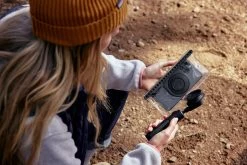 Fidlock VACUUM Uni Telefoonhoesje - M Zwart 33 Fidlock VACUUM Uni Telefoonhoesje - M Zwart -Fietsuitrusting Winkel VC 01100 BLK fidlock VACUUM uniphonecase outdoor 05